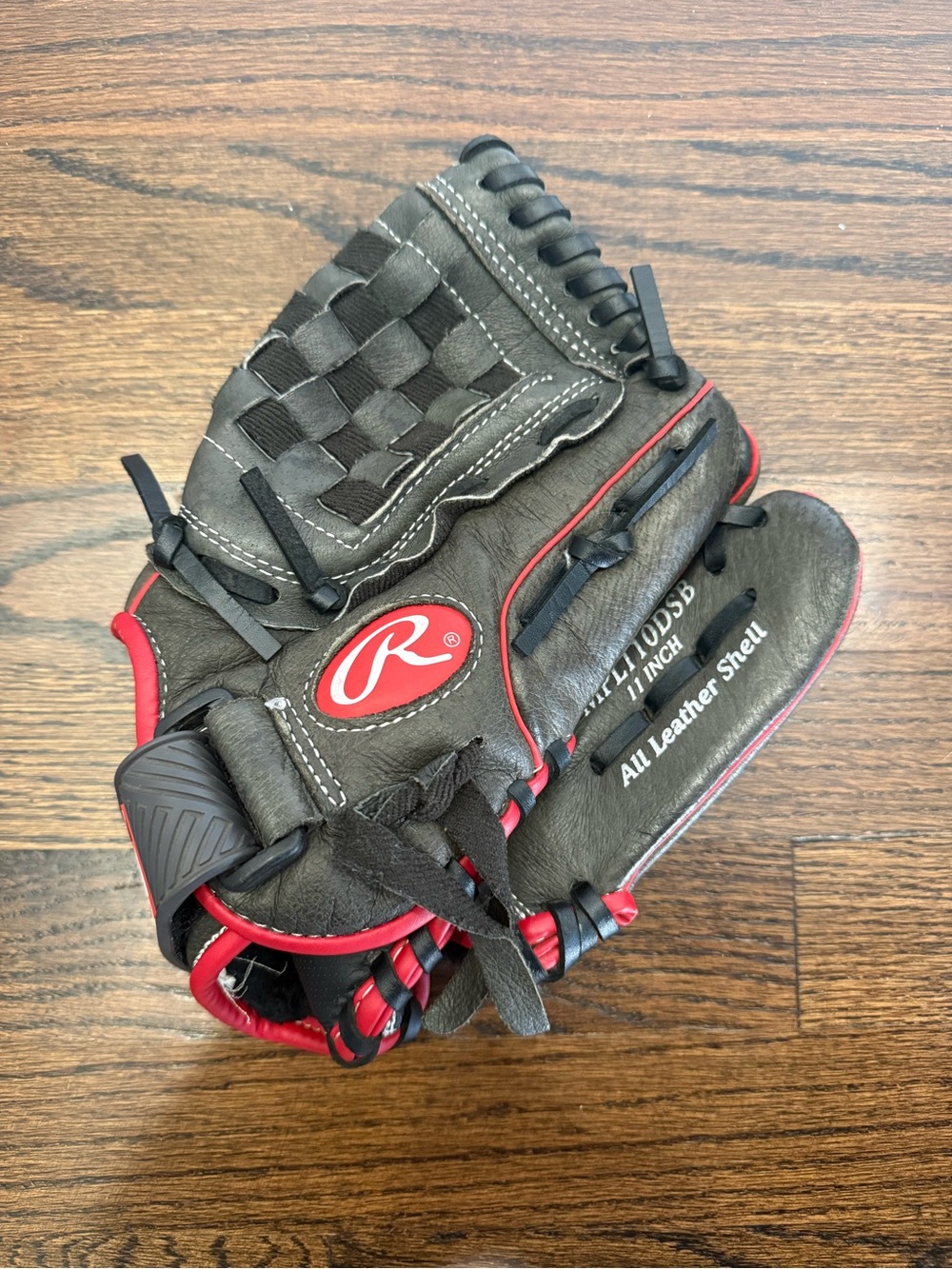 Used Rawlings MPL110DSB BB/SB Glove RH Throw Black 11”